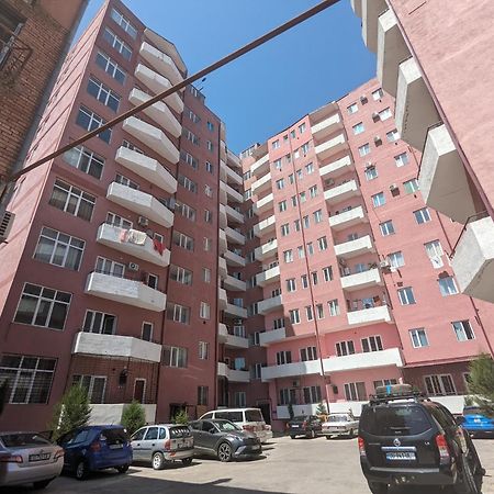 Brand New Apartment In 쿠타이시 외부 사진
