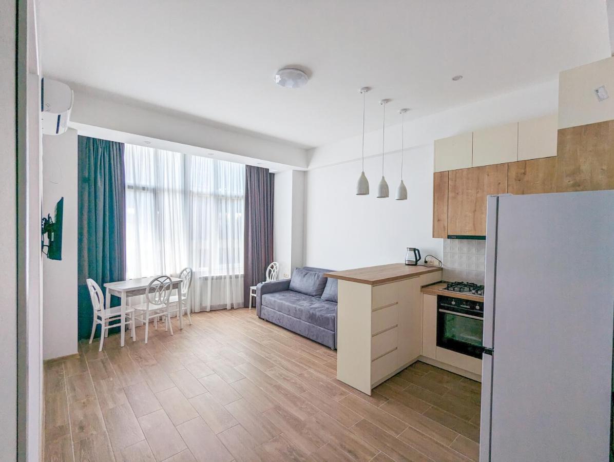 Brand New Apartment In 쿠타이시 외부 사진