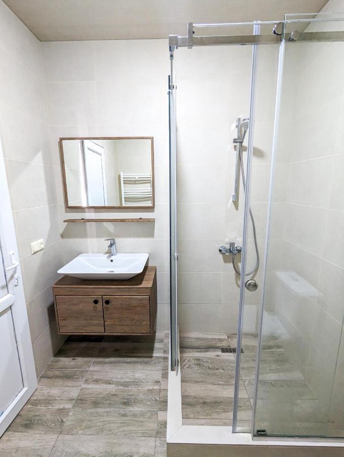 Brand New Apartment In 쿠타이시 외부 사진