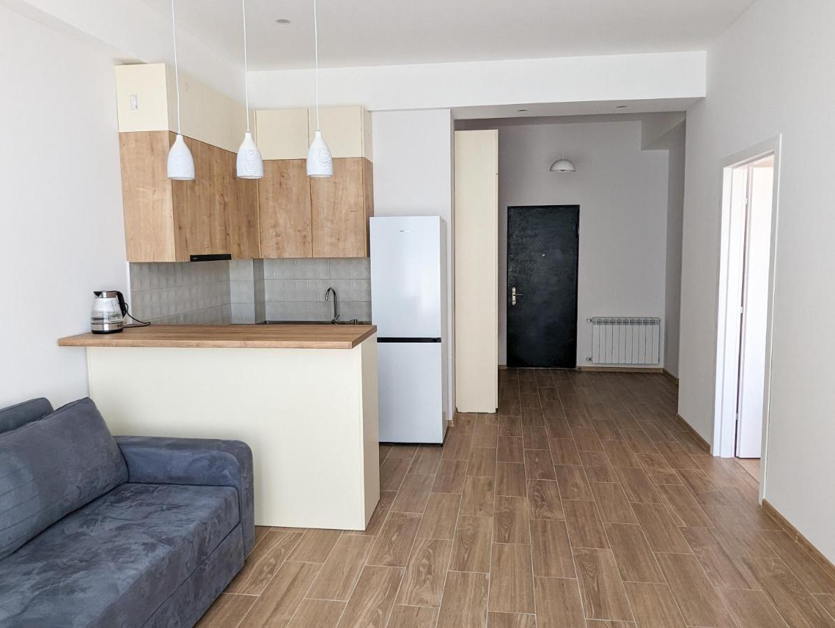 Brand New Apartment In 쿠타이시 외부 사진